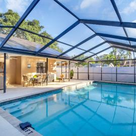Balay Clearwater - 15 min Beach Heated Pool Fun