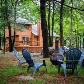Clocked Out Cabin with Lake Access, Fire Pit, Games, hotel v destinaci Blakeslee