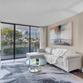 Centrally Located 2 BED in the Heart of NMB: North Miami şehrinde bir otel