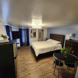 Private Room - Shared Bathroom, hotel in Perth Amboy