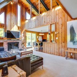 Stratton Shuttle Access! Vermont Mountain Hideaway, Hotel in Bondville
