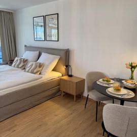 Modernes Seeblick Apartment mit Sauna und Poolnutzung, hotel em Möhnesee