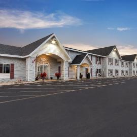 Baymont by Wyndham Marinette، فندق في Marinette