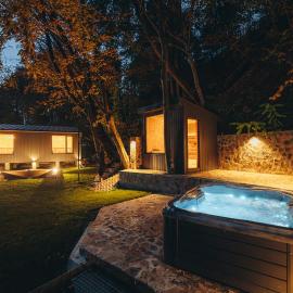 River Escape Retreat & Spa - Adults Only，阿夫里格的飯店