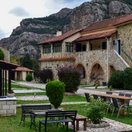 Muntenia Inn Apartments and Suites, hotel u gradu 'Kalavrita'