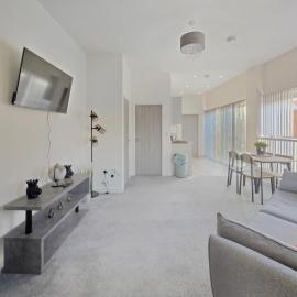 Spacious Stylish Apartment in Swindon Town Centre