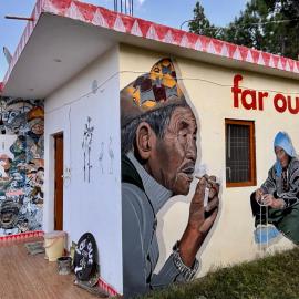 Far out Homestay, hotel Hawālbāgh városában