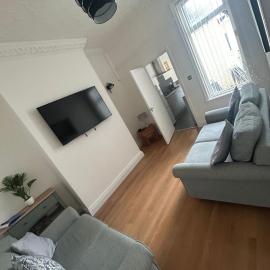 Book Me! Prime 2 BED House sleeps 6 Contractors, hotel in Pallion