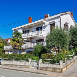 Apartments Martina, Hotel in Njivice