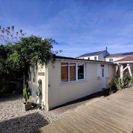 Maison indépendante avec piscine et jardin à Mérignac, à 15 min du centre de Bordeaux, hotel u gradu Merinjak