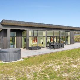 Nice Home In Løkken With Sauna, хотел в Локен