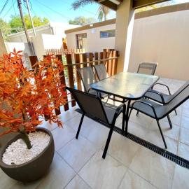 Modern Van Riebeeck Park Accomodation