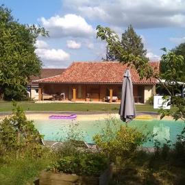 La Pierre Blanche – hotel w mieście La Sauvetat-sur-Lède