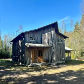 Serene Forestnest, hotel in Hirsjärvi