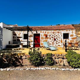 Las Casitas - Casa Higo with shared Jacuzzi, hotel in Granadilla de Abona