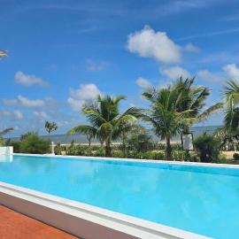 Villa Louise Hue Beach Boutique Hotel, hotel u gradu Hue