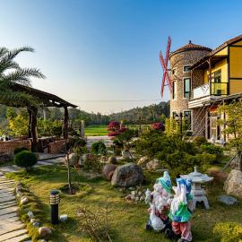 王老爺花園民宿Le Jardin de Monsieur Wang: Jinhu'da bir otel