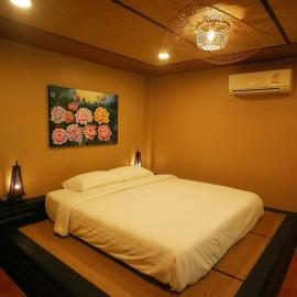 Big Elk Steak House - HomeStay, hotel a Trat