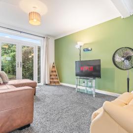 Awesome Coventry Home for Business Contractors and Suitable for families with Free Parking 14mins from NEC