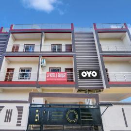 Hotel O by OYO JP Banquet, hotel em Kālāmāti