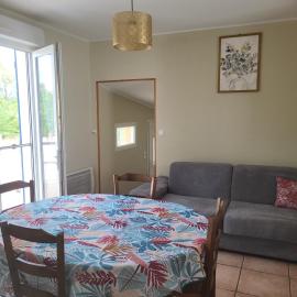 Maison individuelle climatisé, 3 minutes du pal, hotell i Thiel-sur-Acolin