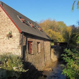 Penybont Barn, hotel in Llangorse