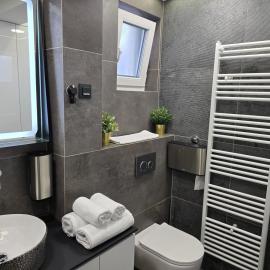 Osijek Luxury Center - Self Check-in, 2 Parking Spaces, Balcony, Elevator, готель у місті Осієк