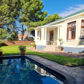 Serene Haven Guest House, hotel in Victoria West