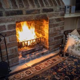 Wilf's Barn, romantic cottage with free parking – hotel w mieście Wedmore