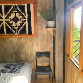 EB5 Escape Tzununa, Lake Atitlan Room #2 - two minute walk to the Lake, hótel í Tzununá