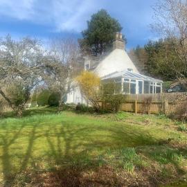 Charming cottage close to the Cairngorms – hotel w mieście Ballindalloch