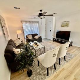 Entire Cozy Apartment Fully Renovated Modern Style, Hotel in North Brunswick Township