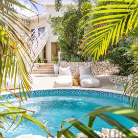 De Vos Botanica mini resort met plunge pool in Jan Thiel, hotelli kohteessa Jan Thiel