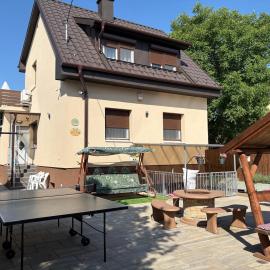 Silver Zsóry Apartman II., hotel in Mezőkövesd