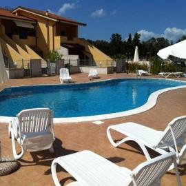 Appartamento Carnovale WiFi Piscina divertimento sul mare di Pizzo, hótel í Pizzo