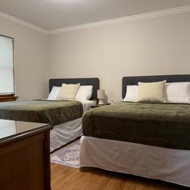 Cozy and Spacious 2br near Chicago fast wifi fully equipped sleeps 6, hotel in Berwyn
