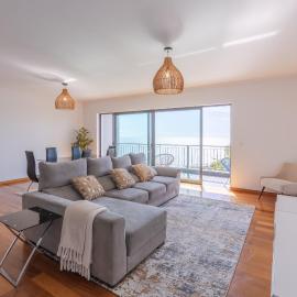 Sea View Apartment, hotel in Caniço