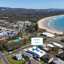 Sandy Toes - Walk to Beach, Pet Friendly, Stylish