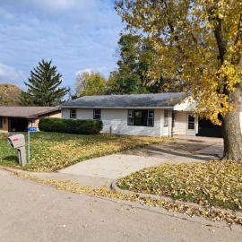 Location! Large Home, Country Views, Entertainment