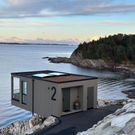 Hideaway Herdla luxurious cabins 15 m above the sea, Hotel in Herdla