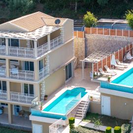Pantokratoras Villas - Corfu Private Pool & Luxury Retreats, hotel in Ágios Matthaíos