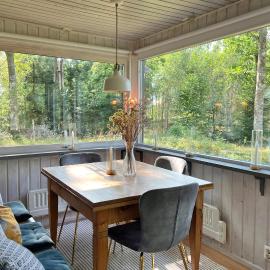 Cozy Swedish house by lake, hotel en Skånes Fagerhult
