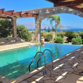Villa with private pool and stunning sea view