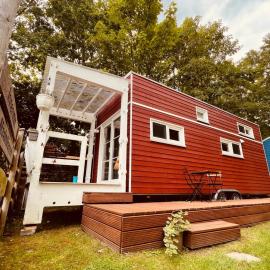 Tiny House Ruhr im PIER9 Tiny House Hotel، فندق في هام