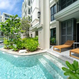 Apartments 15 minutes walk from Bangtao Beach with a cinema Free Airoport Pick up from 14 days, hotel em Cidade Phuket