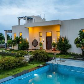 StayVista at Casa Shwika with Pool and Lawn, hotelli kohteessa Hyderabad