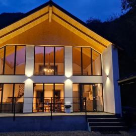 The Nest on the Hill, hotel en Rişca