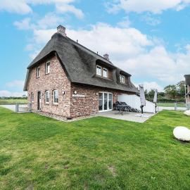 Reetgedecktes Nordseehaus mit Garten, Sauna & Kamin