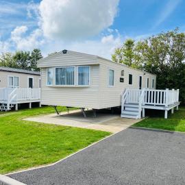 3 Bedroom Caravan CW132, Whitecliff Bay, Bembridge, Isle of Wight, hotel in Bembridge