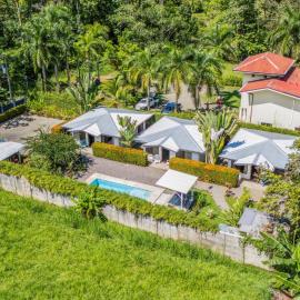 Tropical 3 Cozy Cabins with Pool in Central Uvita